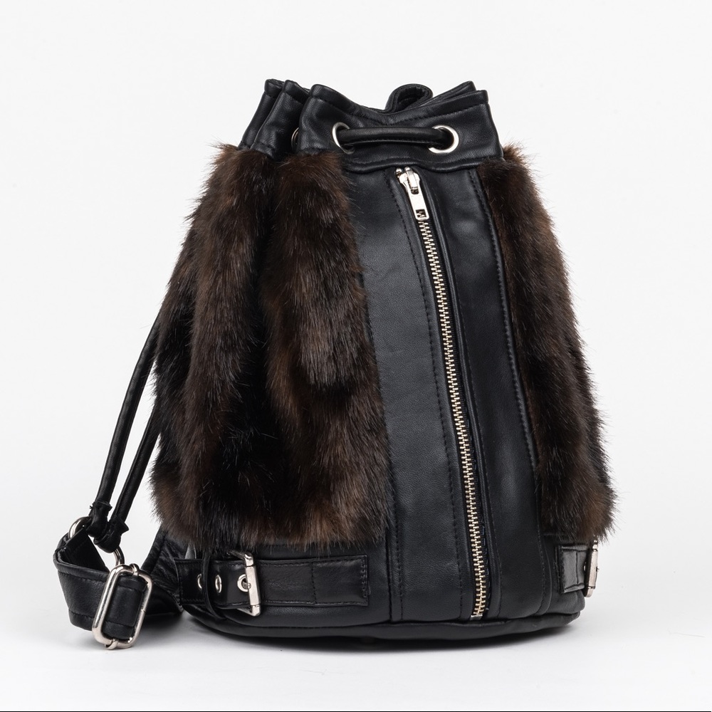 Sling style shoulder bag